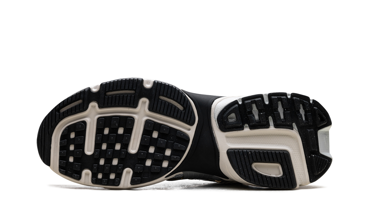 V2K Run WMNS "Light Pumic Black Chrome"