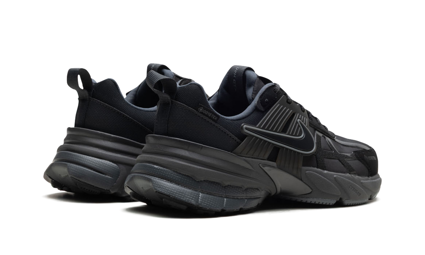 V2K Run WMNS "Gore-Tex Black Iron Grey"