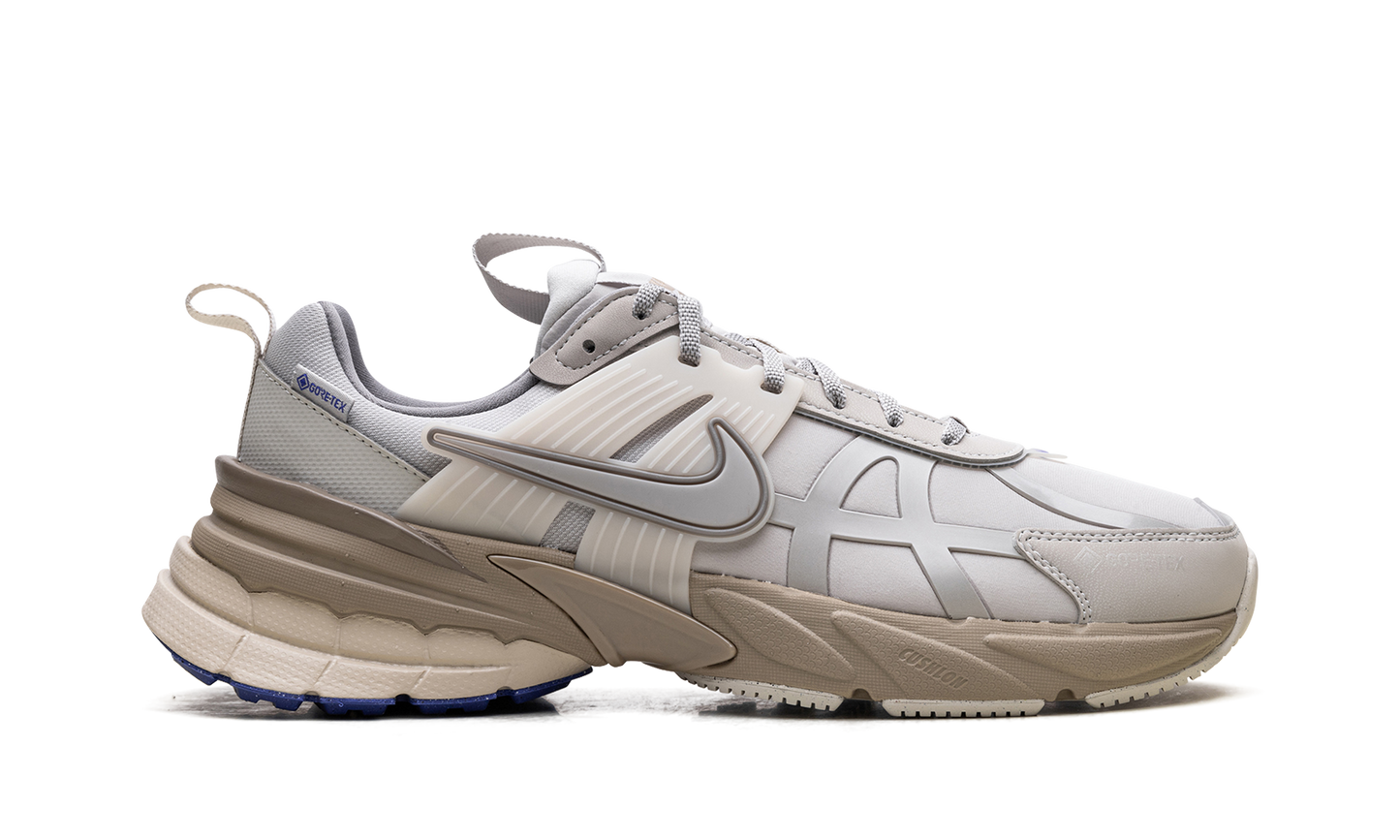 V2K Run WMNS "Gore-Tex Light Bone"
