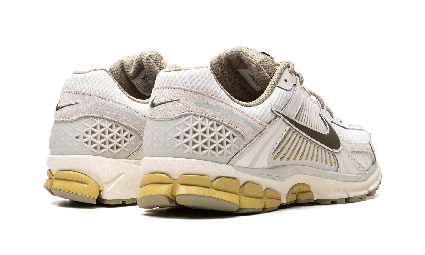 Zoom Vomero 5 "Light Bone/Medium Olive"