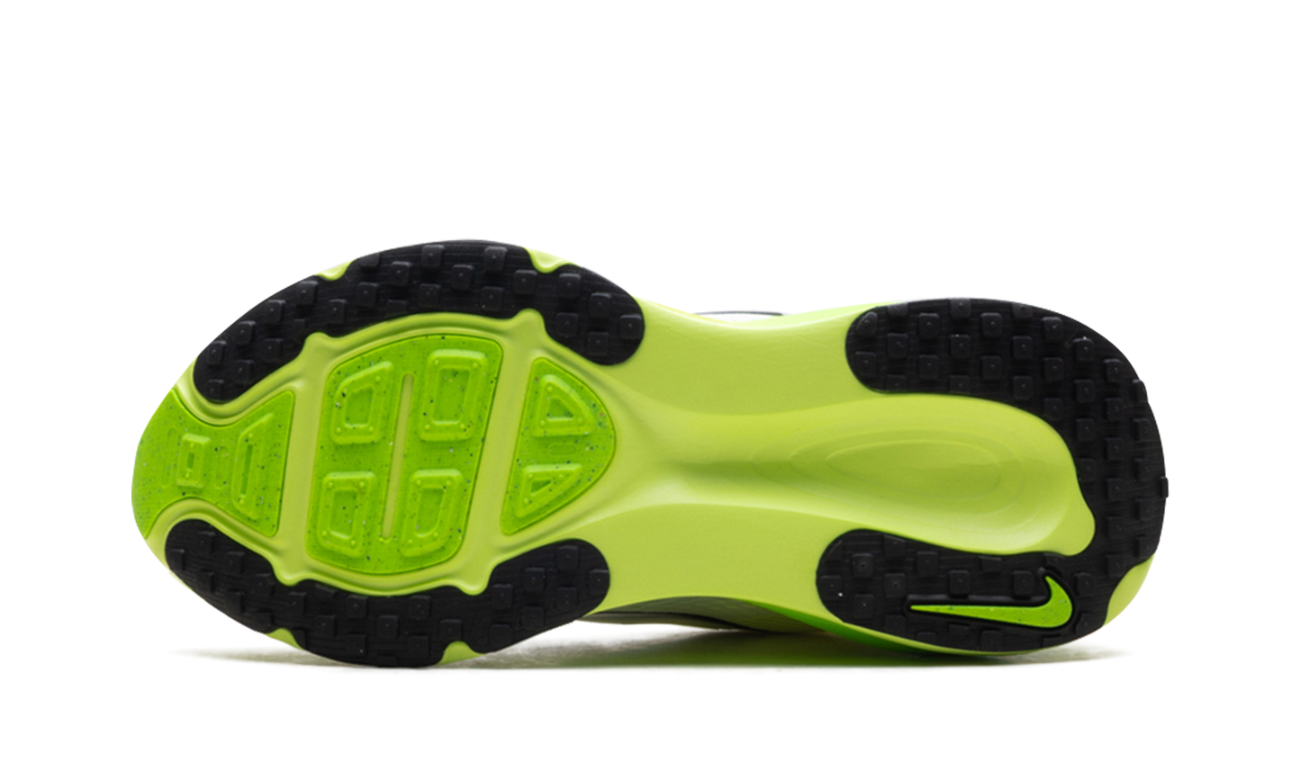 Vomero 18 WMNS "ELECTRIC GREEN"