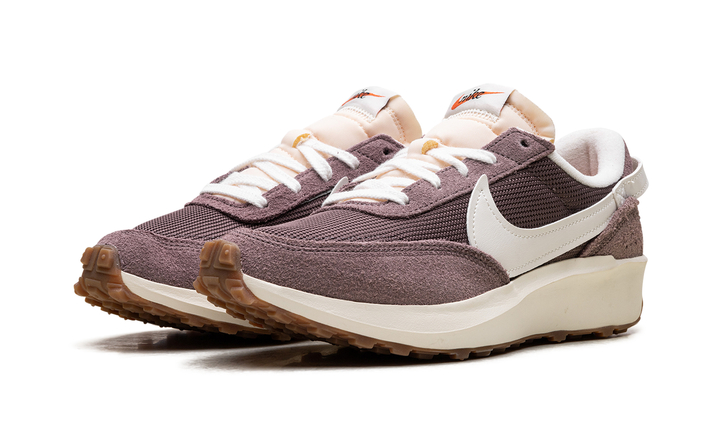 Waffle Debut VNTG WMNS "Plum Eclipse"