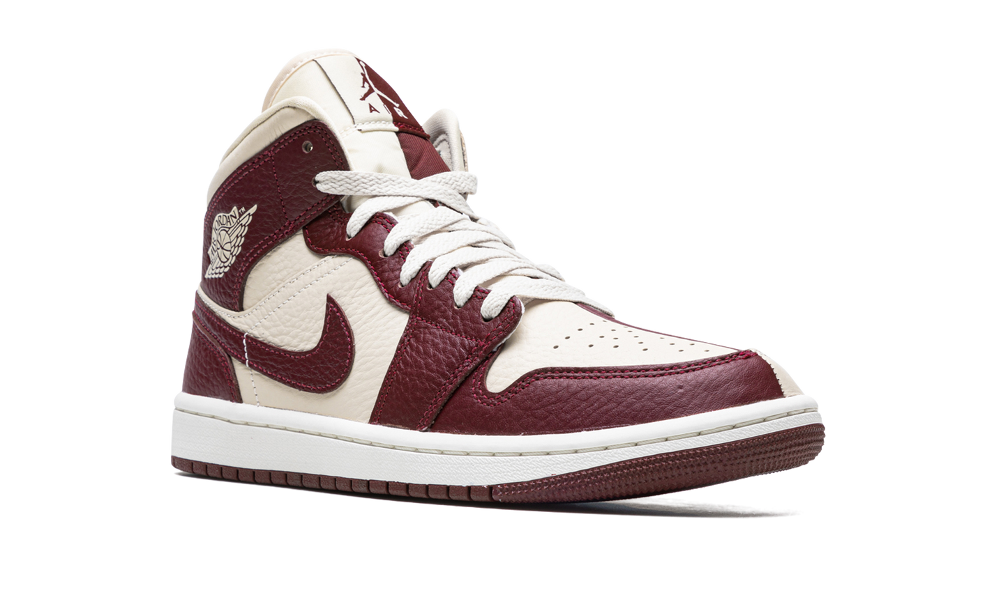 AIR JORDAN 1 WMNS "Split Cherrywood Red"
