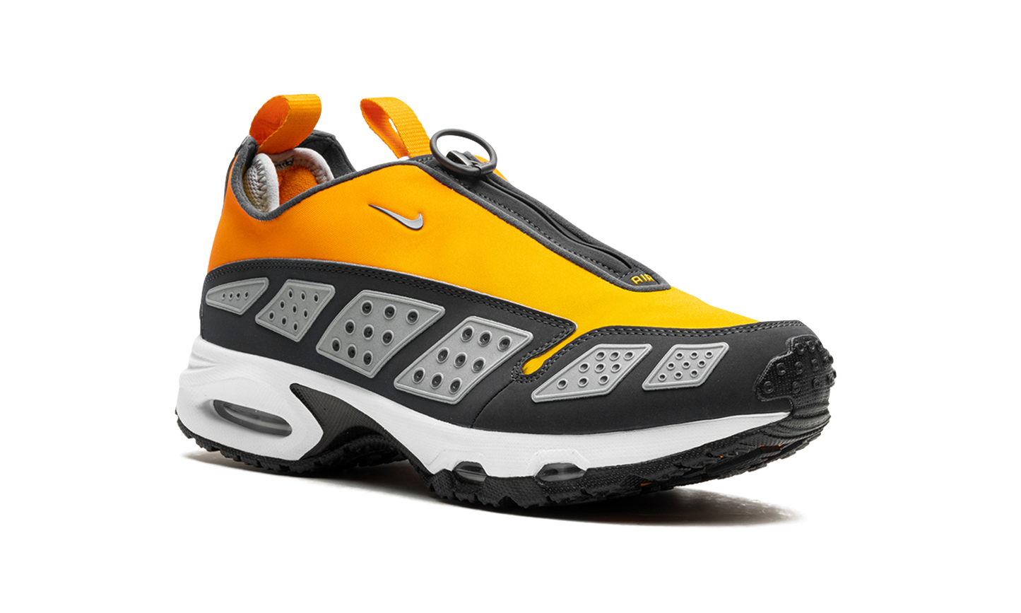 Air Max Sunder WMNS "Canyon Gold Deep Ocean"