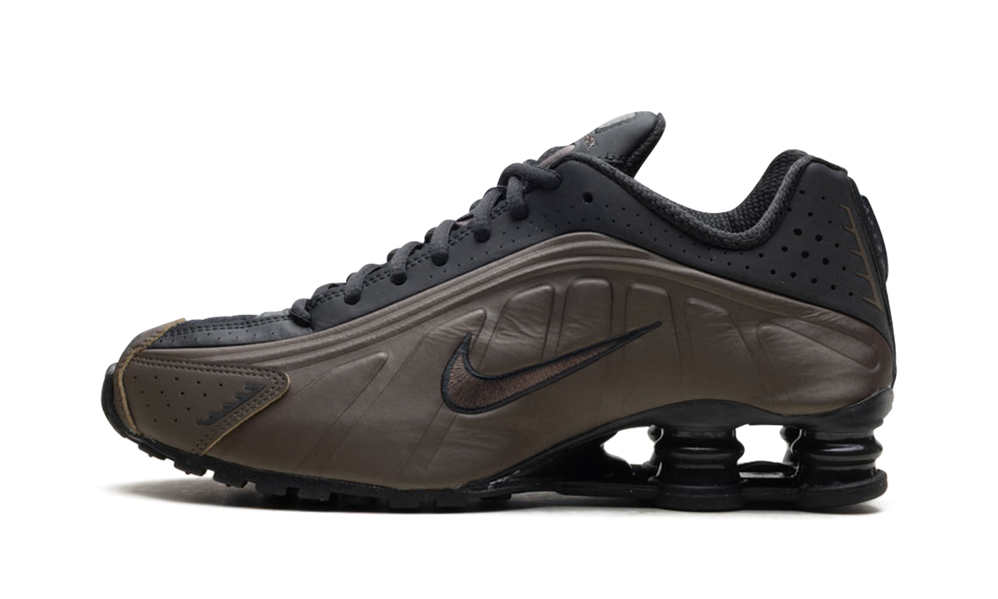 Shox R4 WMNS "Ironstone Off Noir"