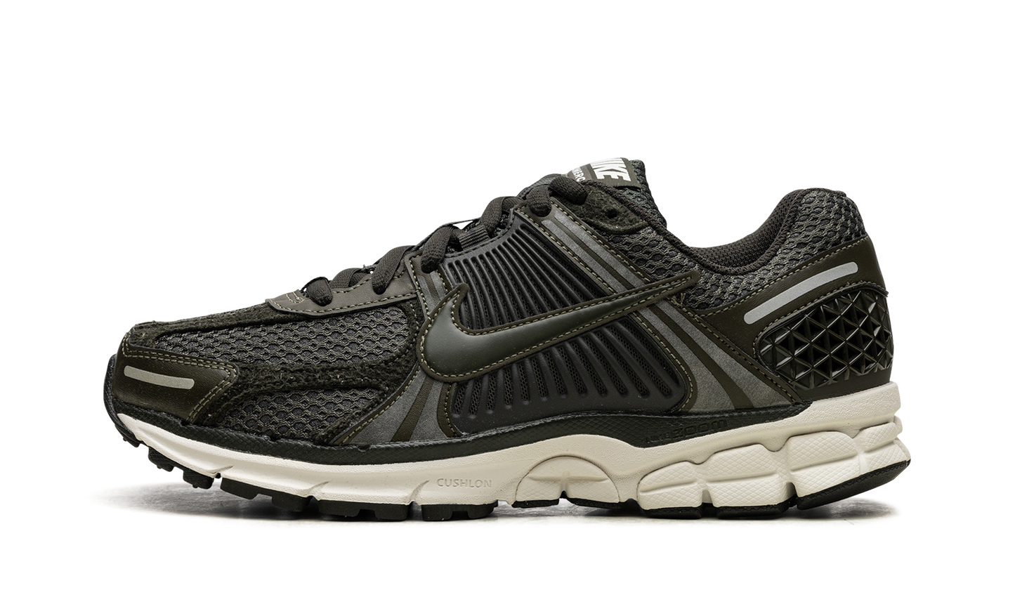 ZOOM VOMERO 5 WMNS "Sequoia"