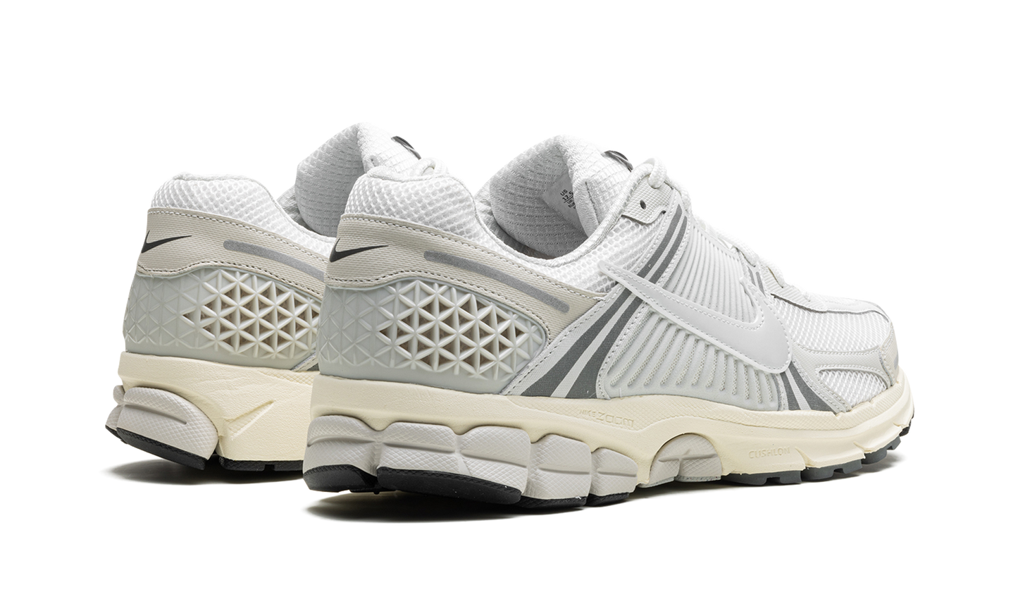Zoom Vomero 5 "Platinum Tint"