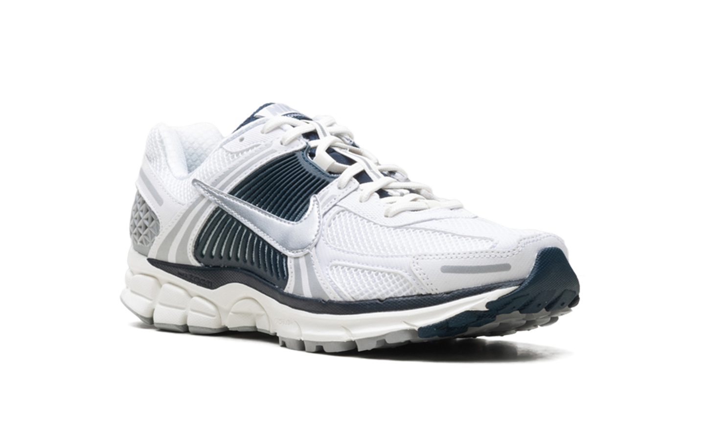 Air Zoom Vomero 5 WMNS "White Armory Navy"