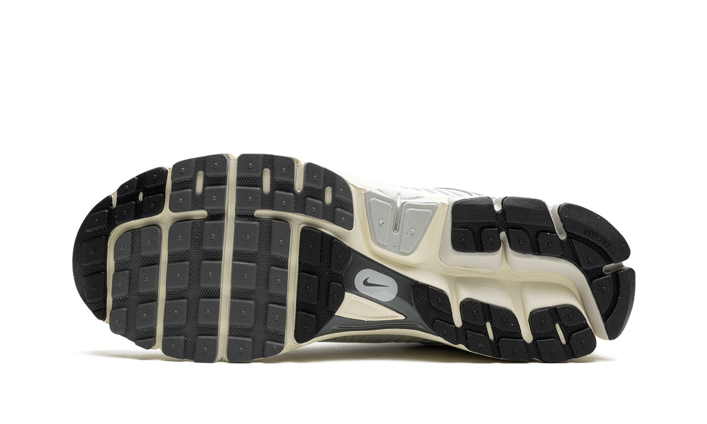 Zoom Vomero 5 "Platinum Tint"