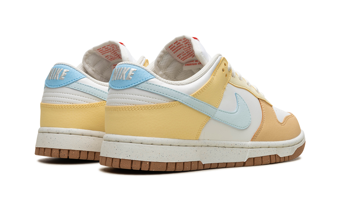 DUNK LOW WMNS "Soft Yellow"