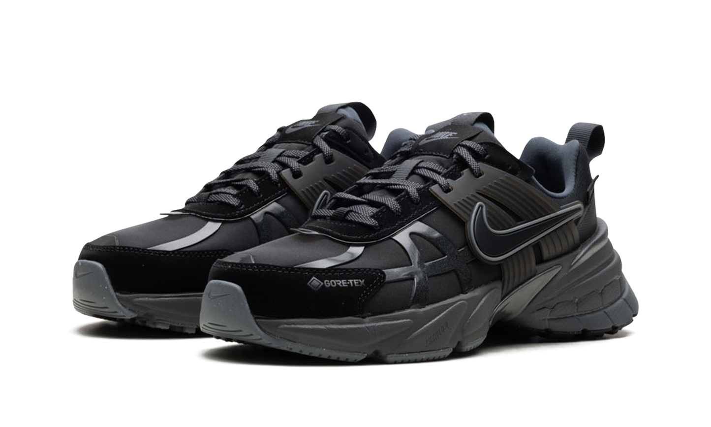 V2K Run WMNS "Gore-Tex Black Iron Grey"