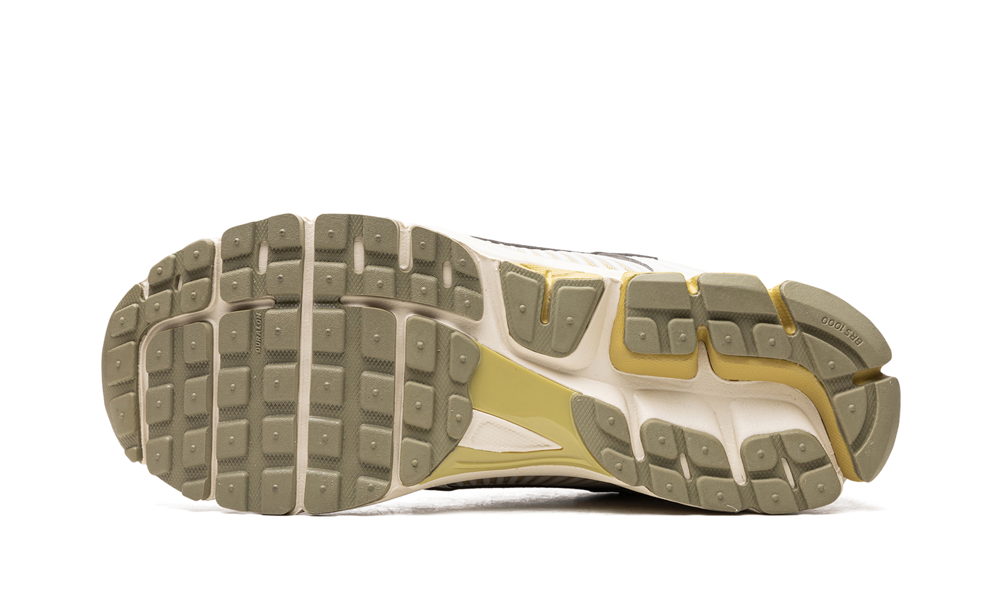 Zoom Vomero 5 "Light Bone/Medium Olive"