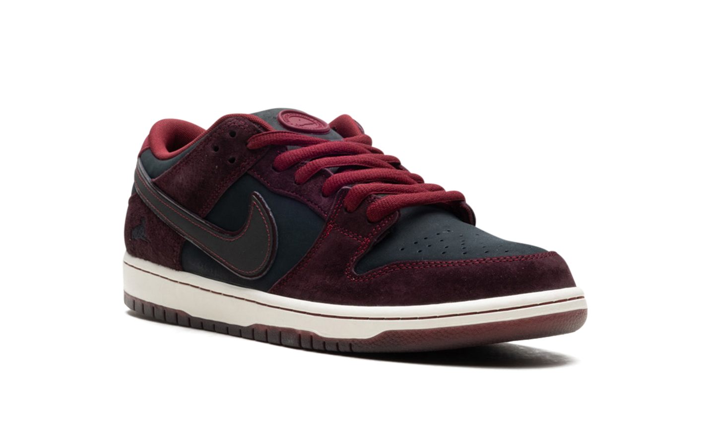 SB Dunk Low "Riot Skateshop"
