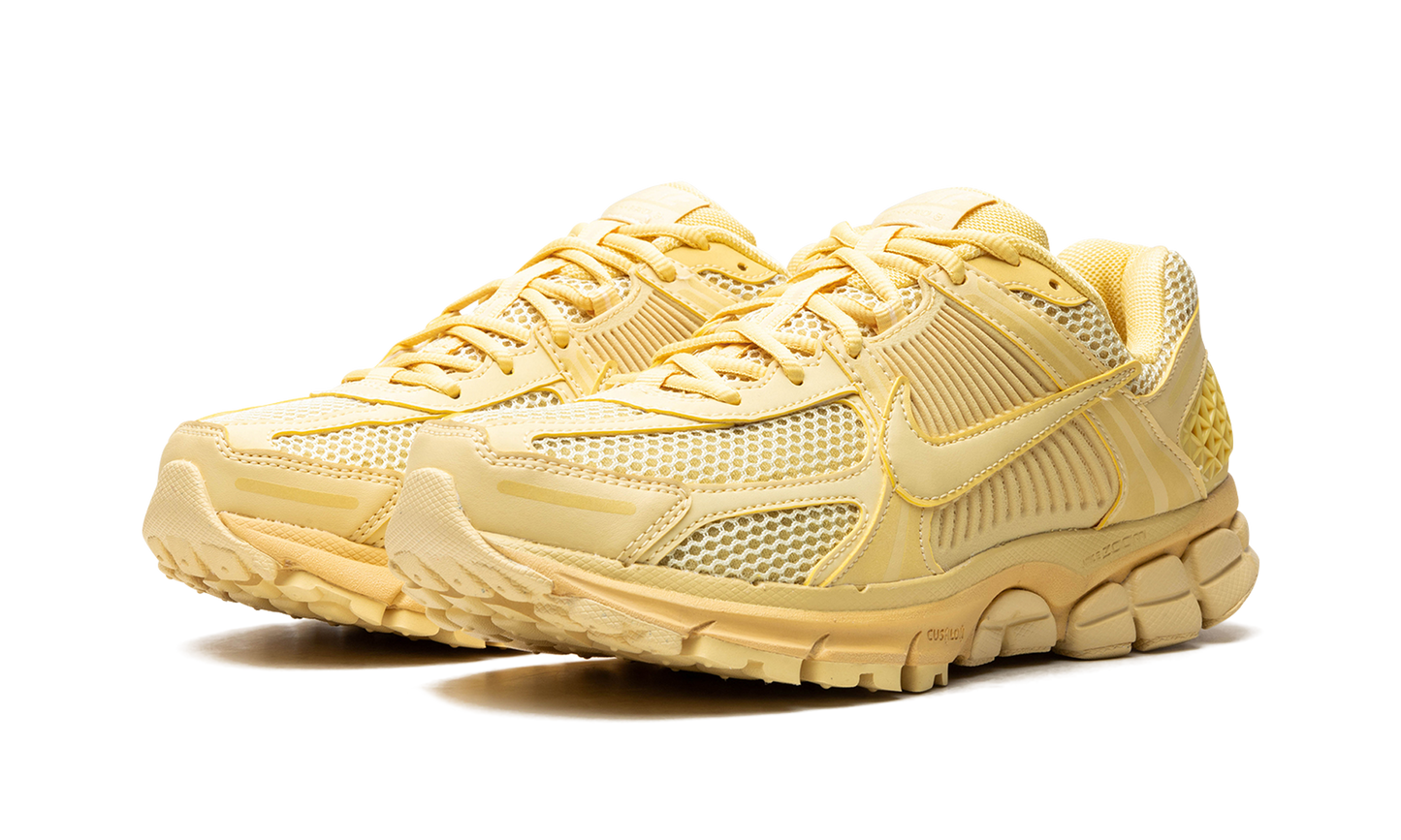 Zoom Vomero 5 "Saturn Gold"