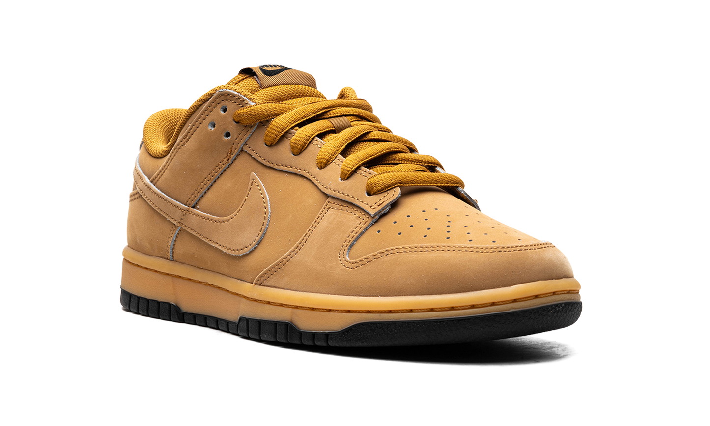 Dunk Low Retro SE "Wheat Gum"