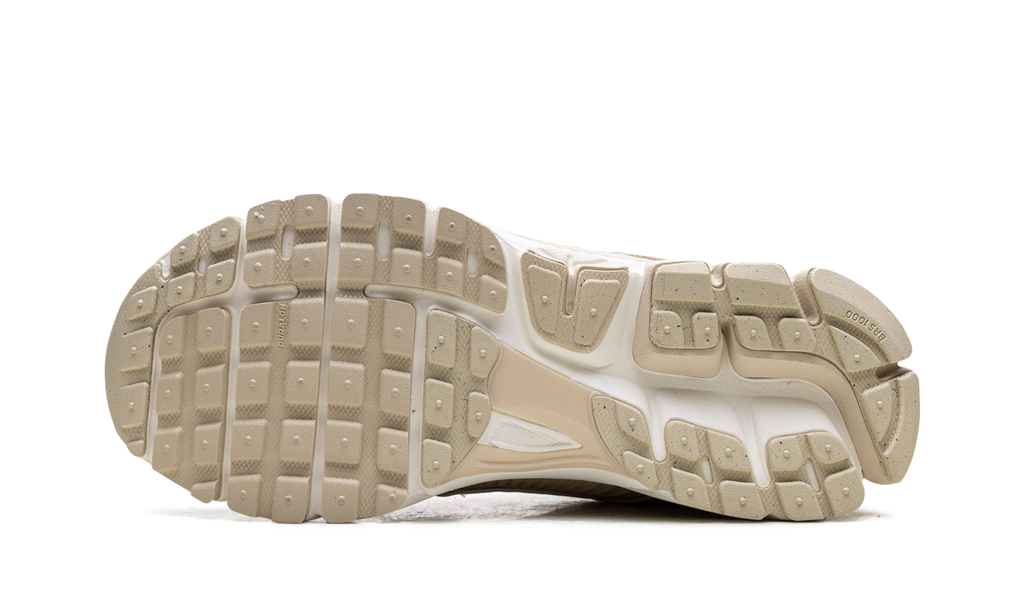 Zoom Vomero 5 WMNS "Beach Light Khaki"