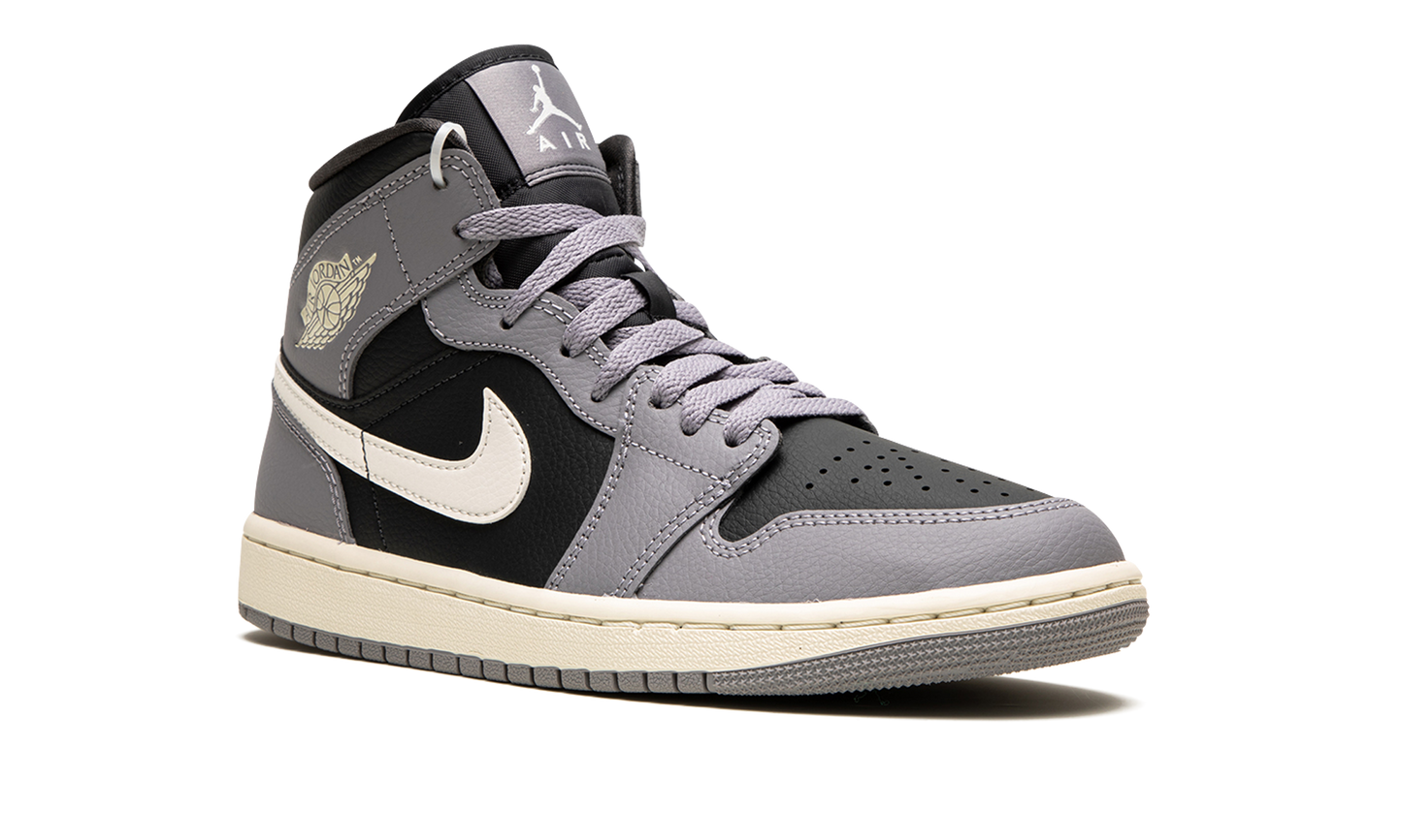 AIR JORDAN 1 MID WMNS "CEMENT GREY"