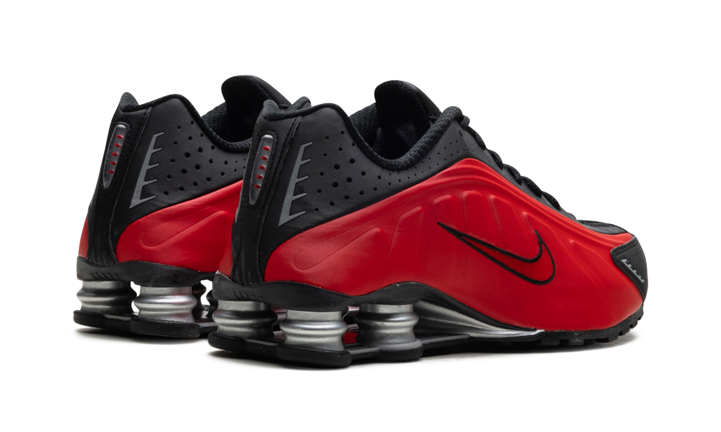 Shox R4 "University Red Black"