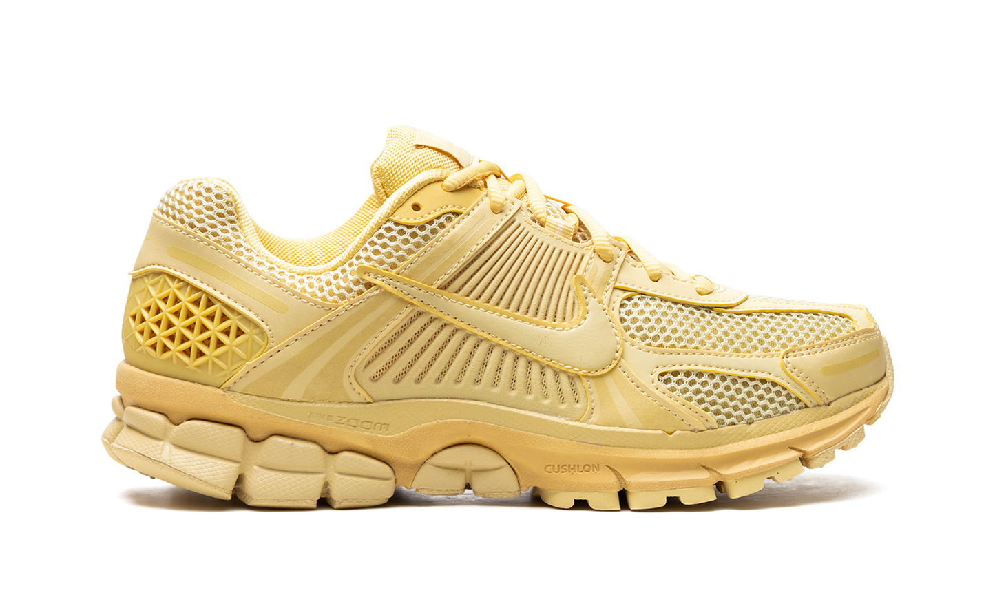 Zoom Vomero 5 "Saturn Gold"