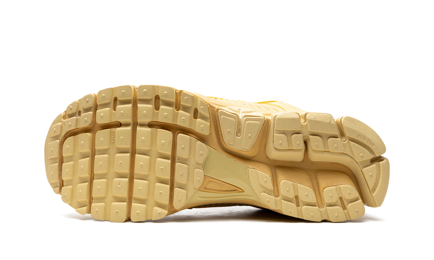 Zoom Vomero 5 "Saturn Gold"