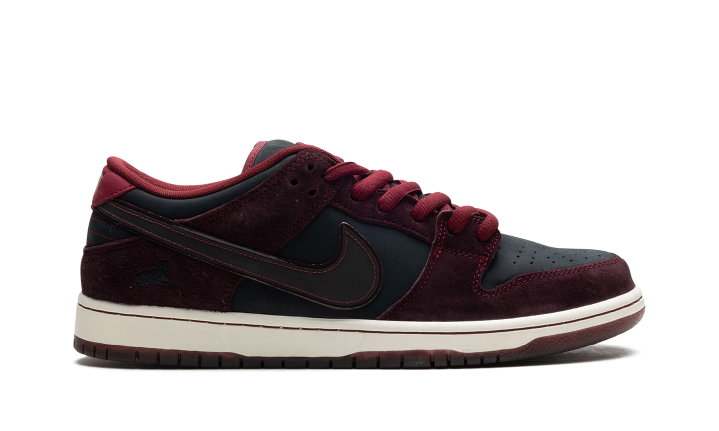SB Dunk Low "Riot Skateshop"