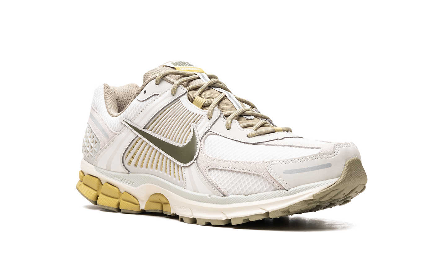 Zoom Vomero 5 "Light Bone/Medium Olive"