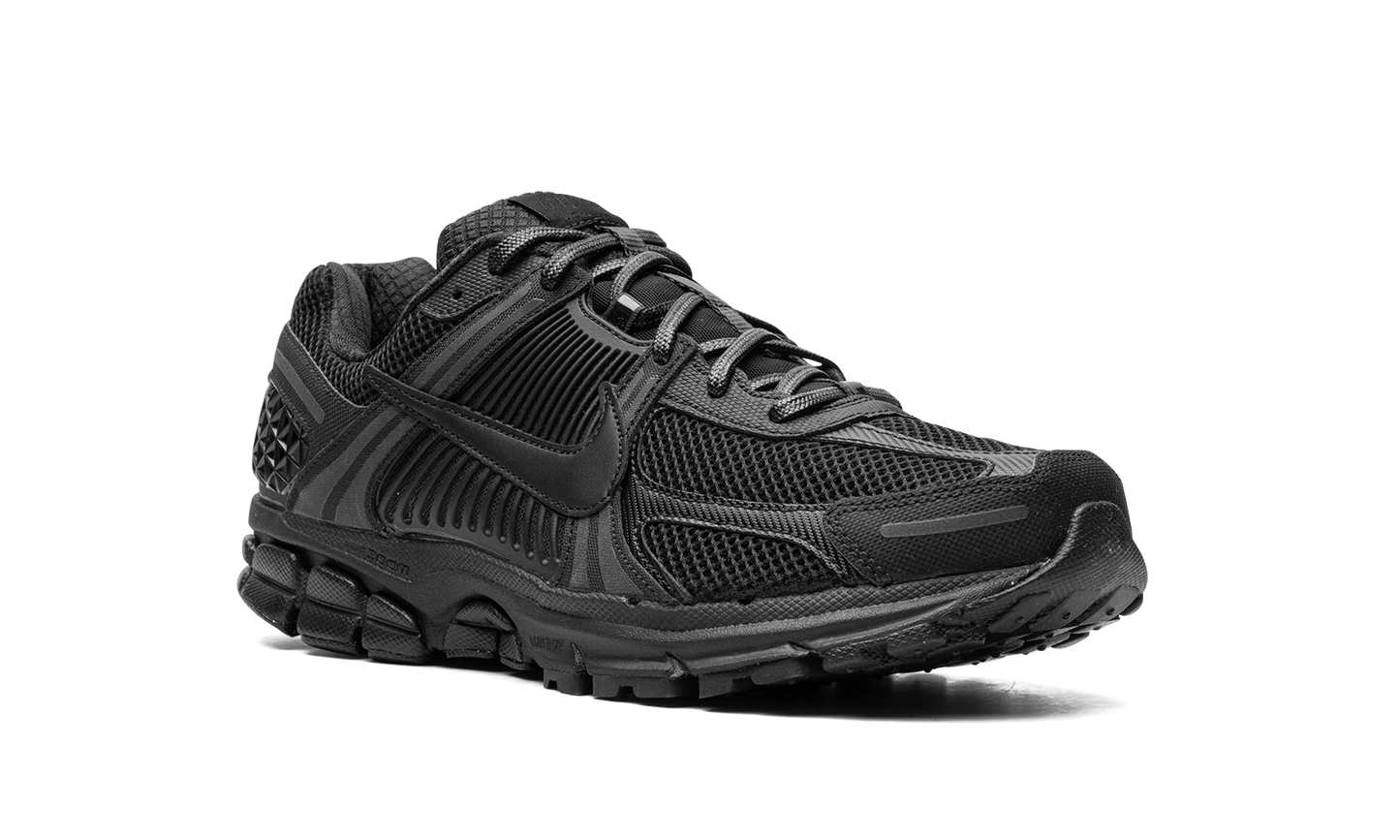 Zoom Vomero 5 "Triple Black"