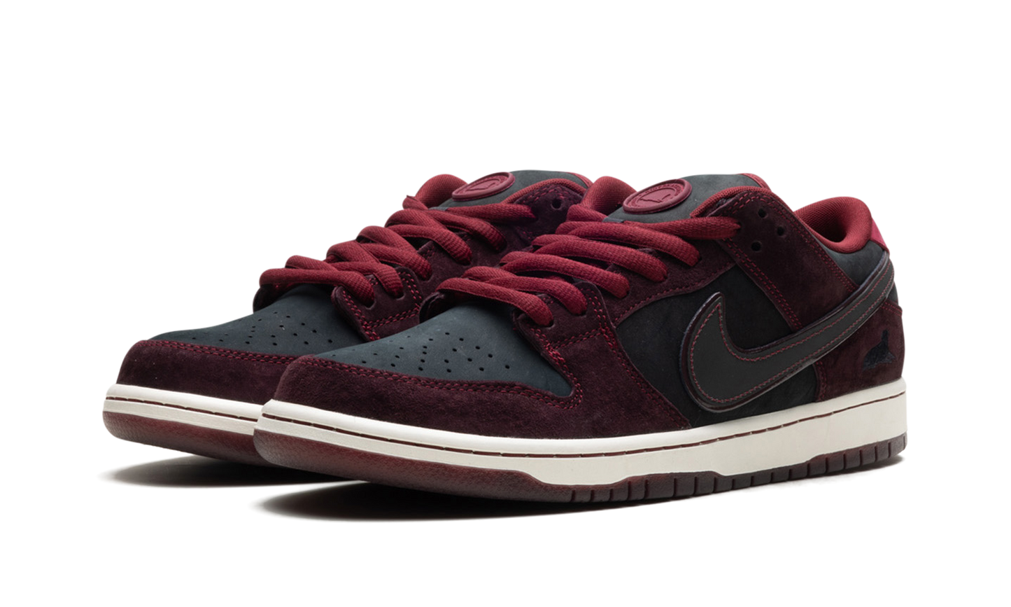 SB Dunk Low "Riot Skateshop"