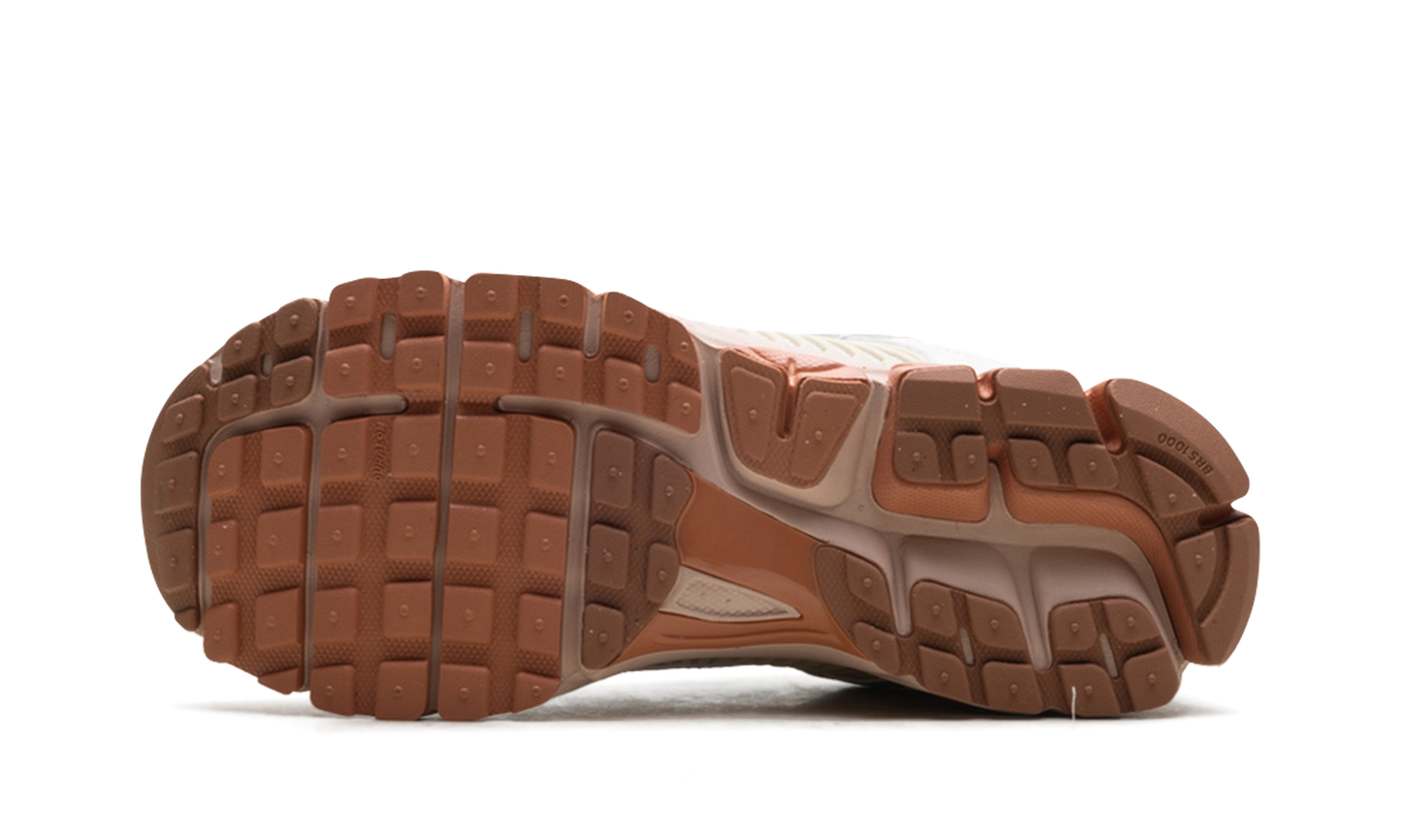 Zoom Vomero 5 WMNS "Particle Beige Terra Blush"