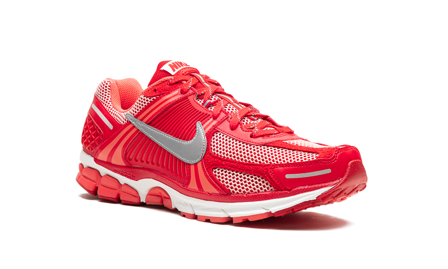 Zoom Vomero 5 PRM "University Red Metallic Silver"