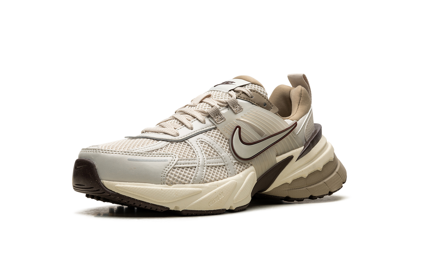 V2K RUN WMNS "Light Orewood Brown"