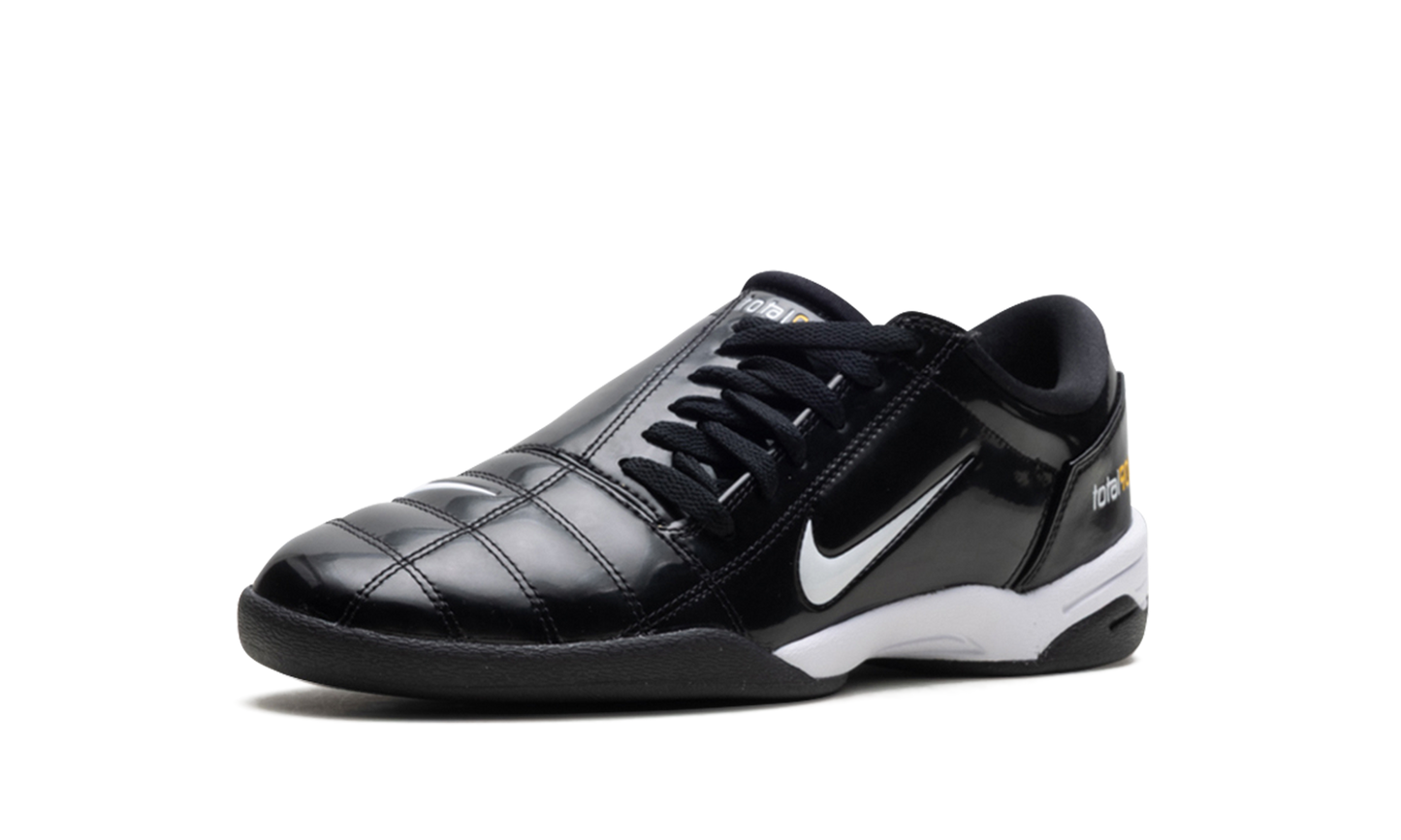 Total 90 III "Black Patent"