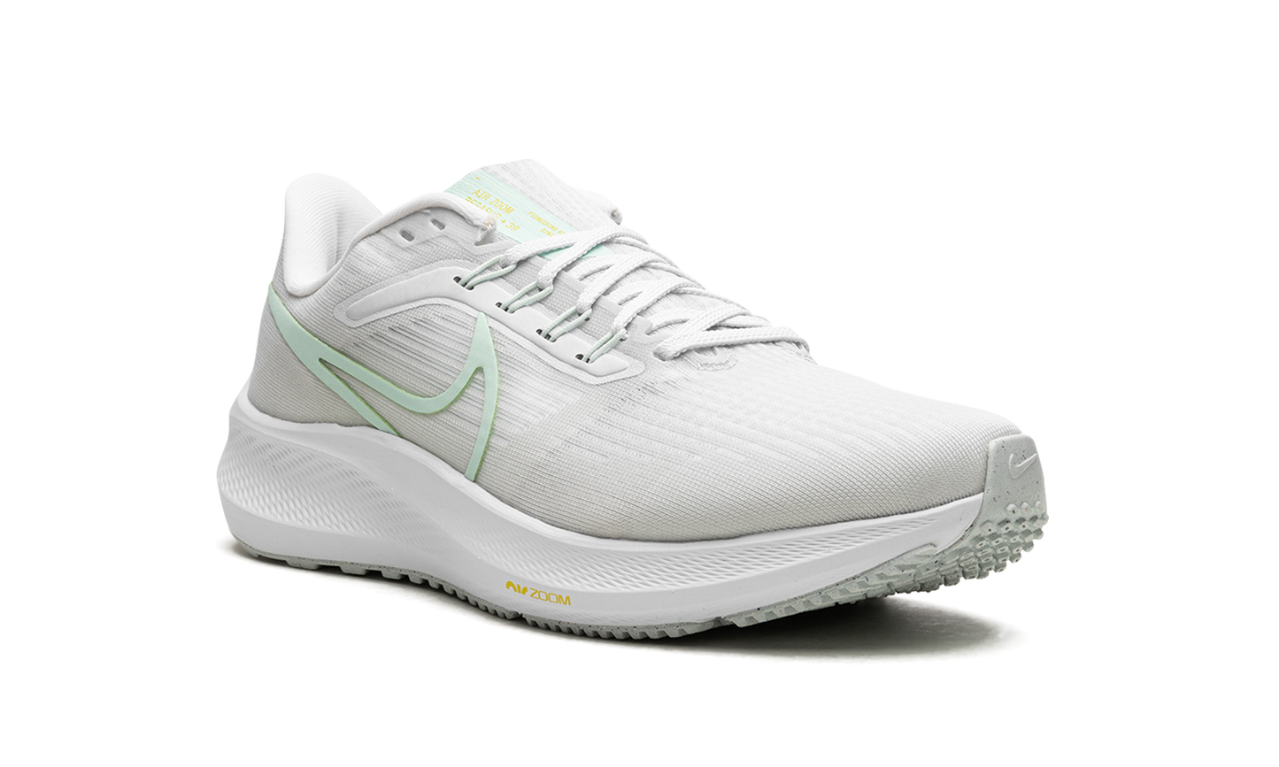 AIR ZOOM PEGASUS 39 MNS WMNS "Barely Green"