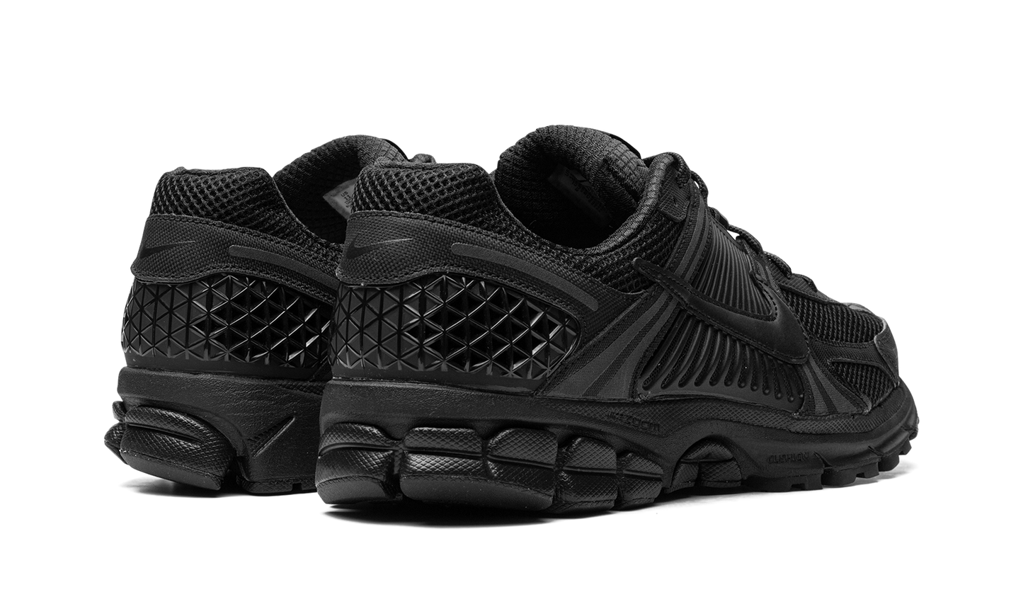 Zoom Vomero 5 "Triple Black"