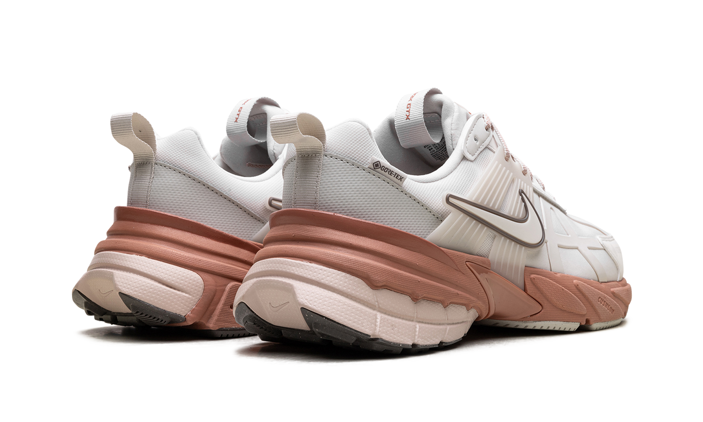 V2K Run WMNS "Gore-Tex Phantom Terra Blush"
