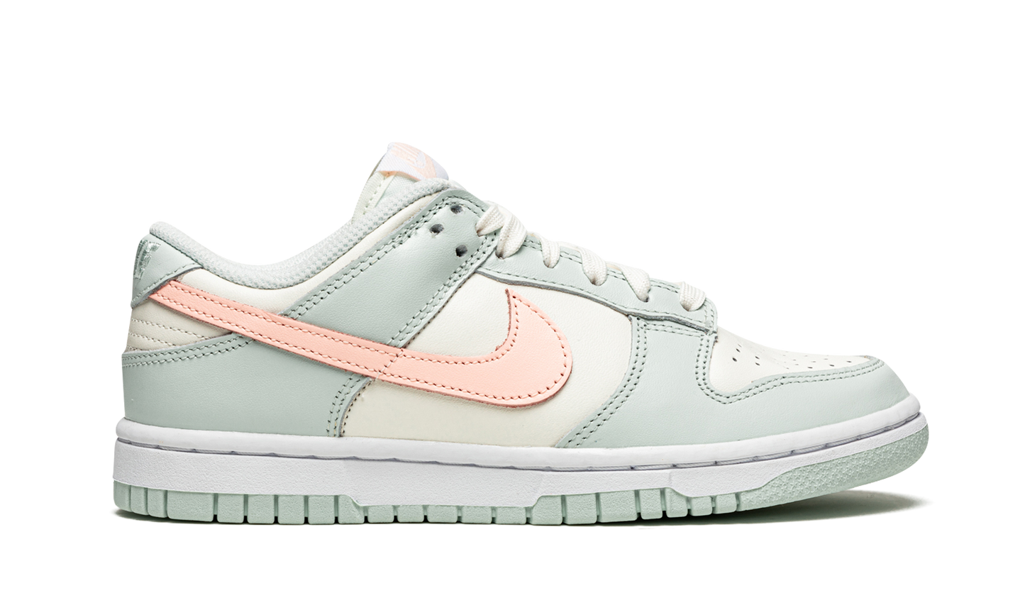 DUNK LOW WMNS "Barely Green"