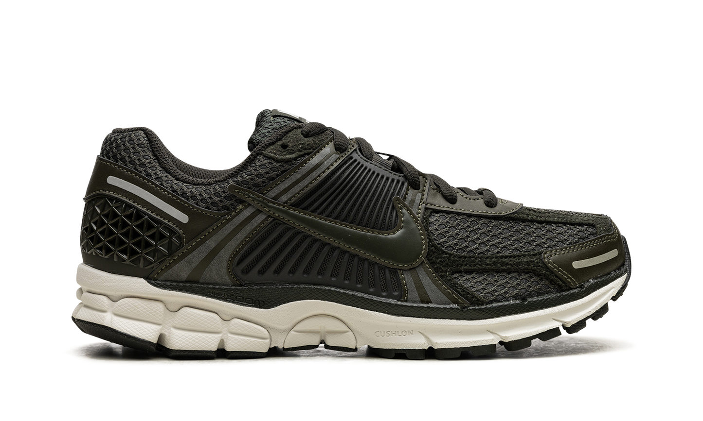 ZOOM VOMERO 5 WMNS "Sequoia"