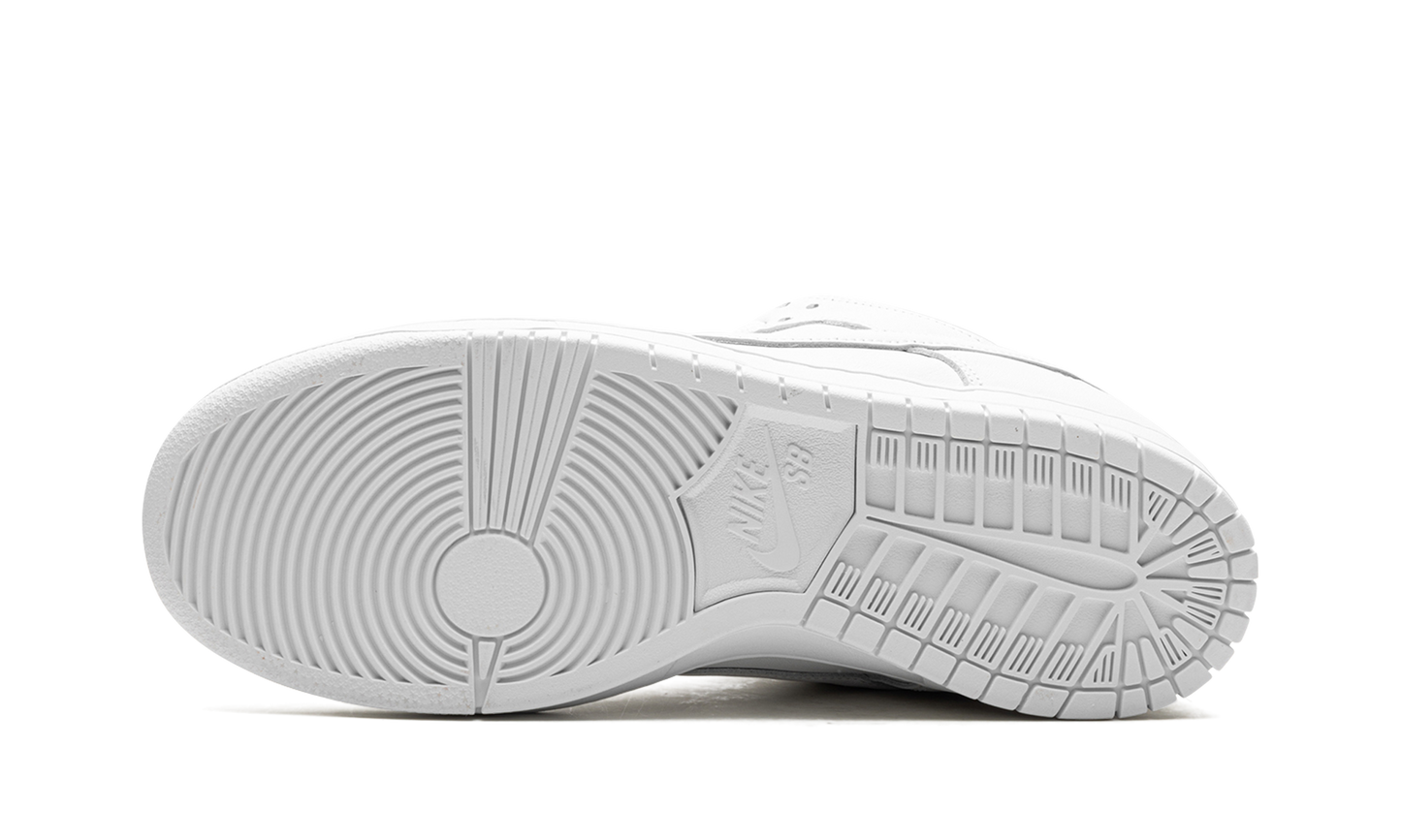 SB Dunk Low Pro "Triple White"