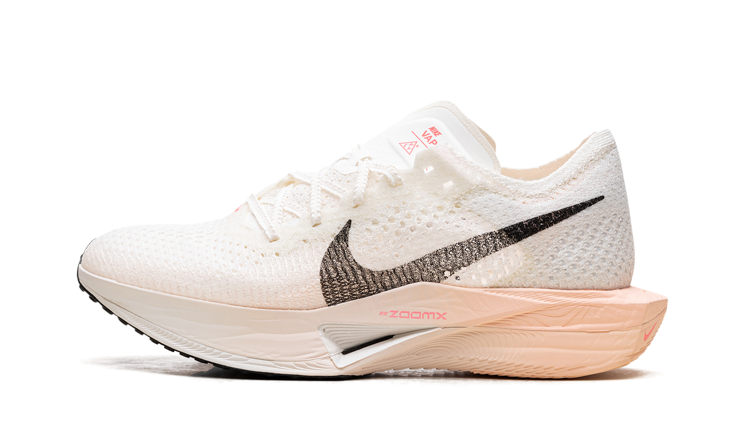 ZoomX Invincible Run 3 WMNS "Sail Guava Ice"