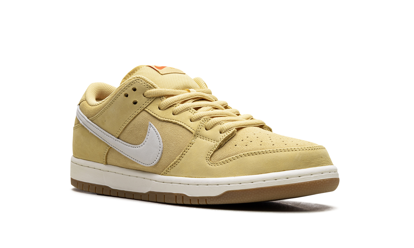 SB Dunk Low "Saturn Gold"