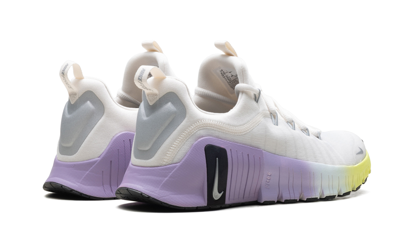 Free Metcon 6 SE WMNS "Phantom Black Hydrangeas Metallic Silver"