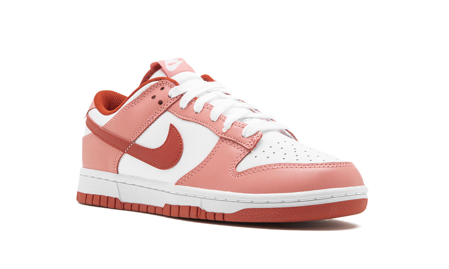 DUNK LOW WMNS "Red Stardust"