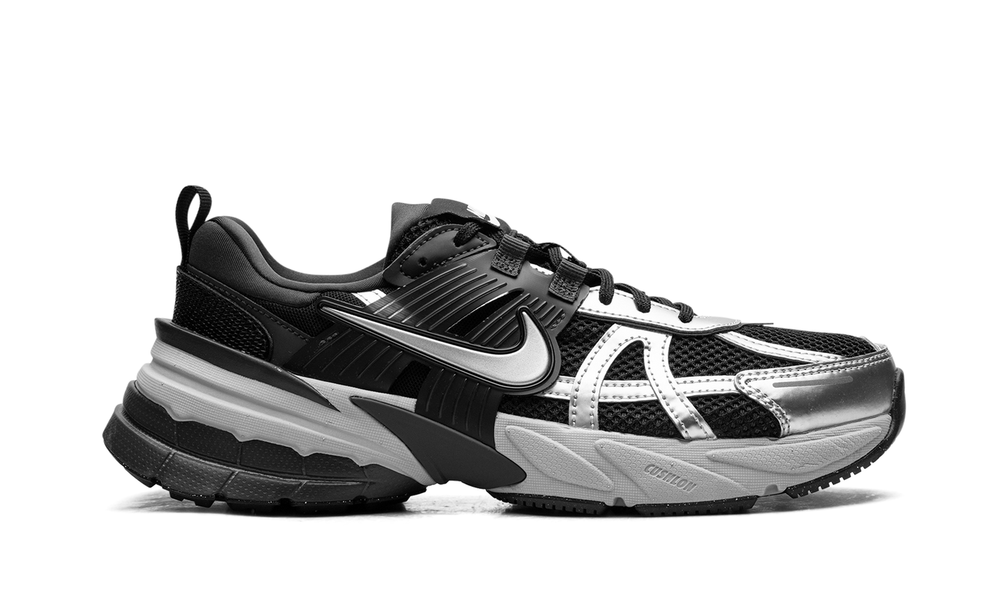 V2K Run WMNS "Black Metallic Silver"