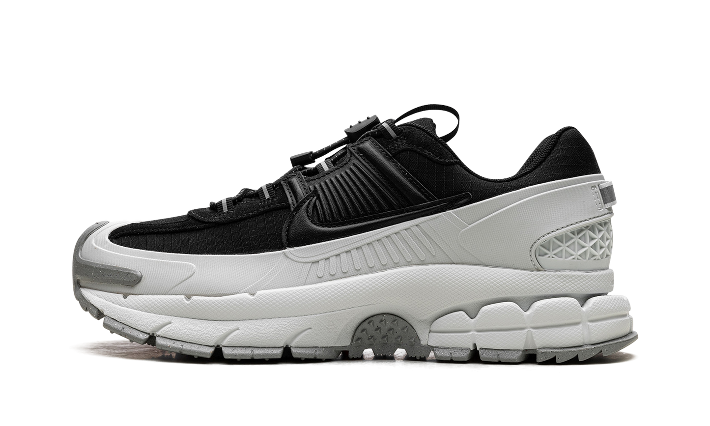 Zoom Vomero 5 Roam "Black Light Silver"