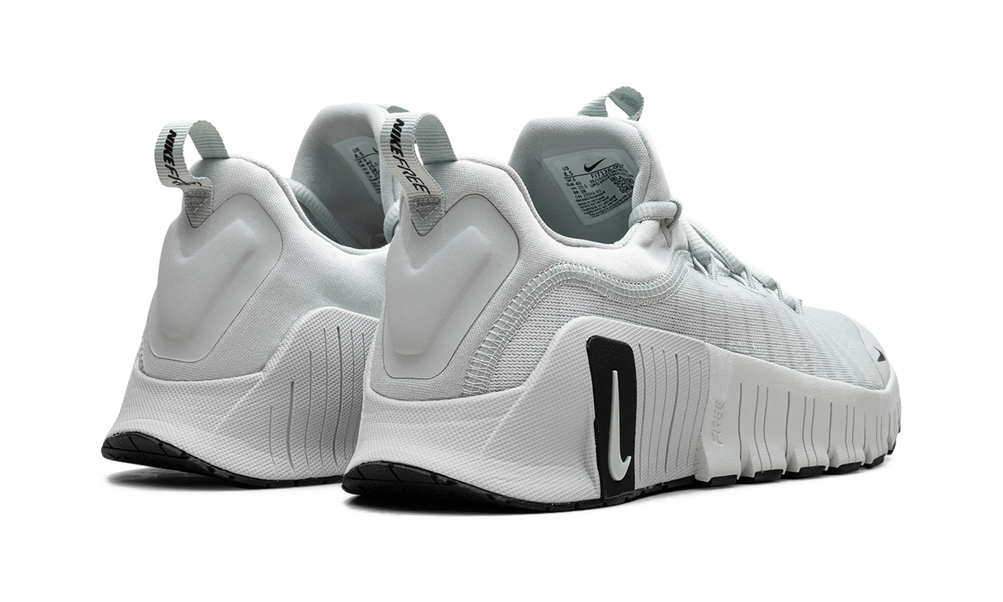 Free Metcon 6 WMNS "Light Silver Black"