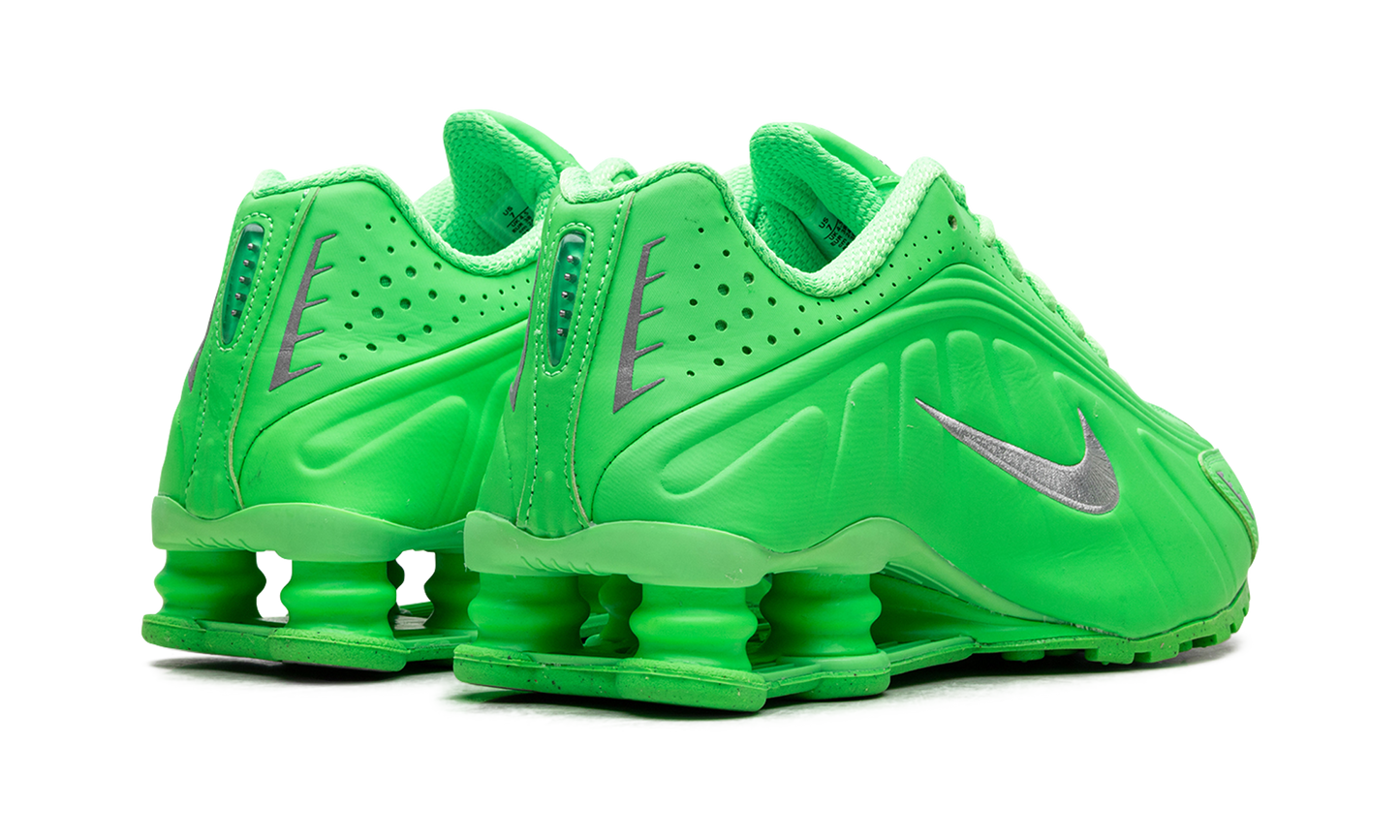 Shox R4 WMNS "Green Strike"
