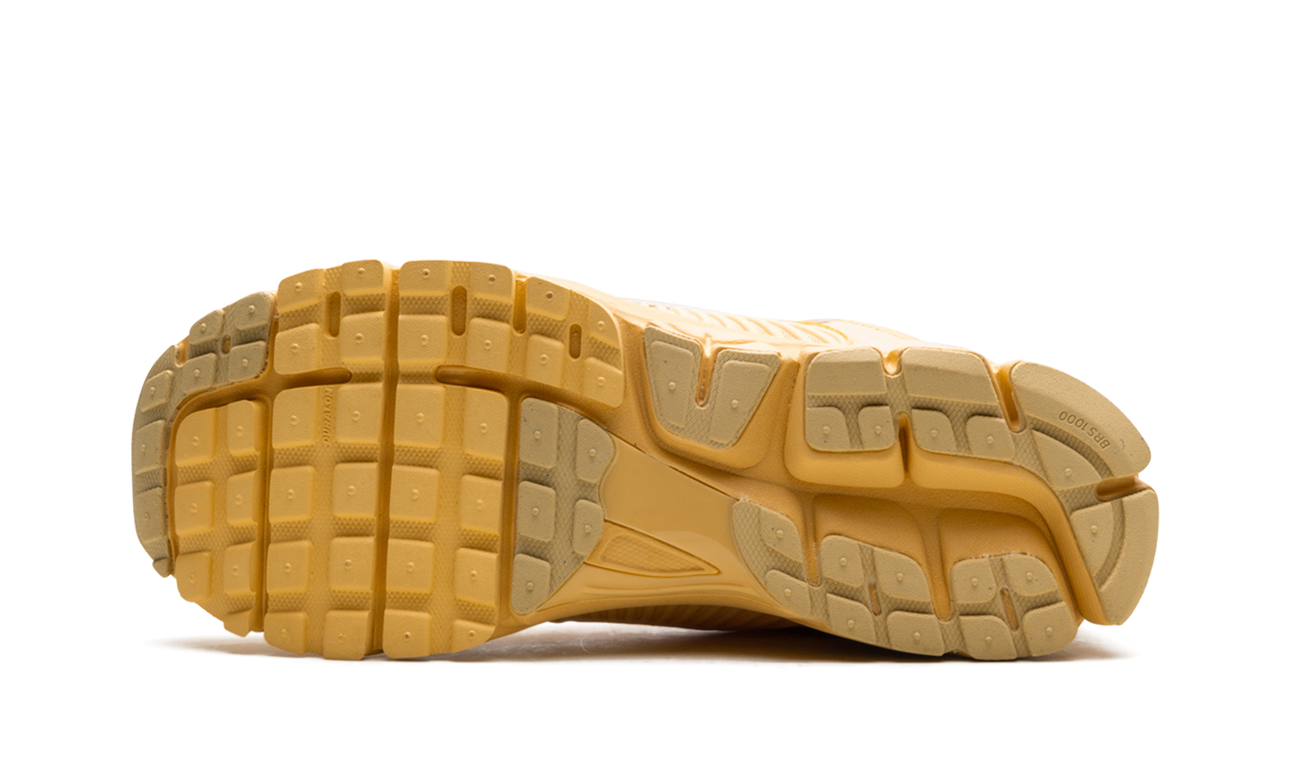 Zoom Vomero 5 "Celestial Gold"