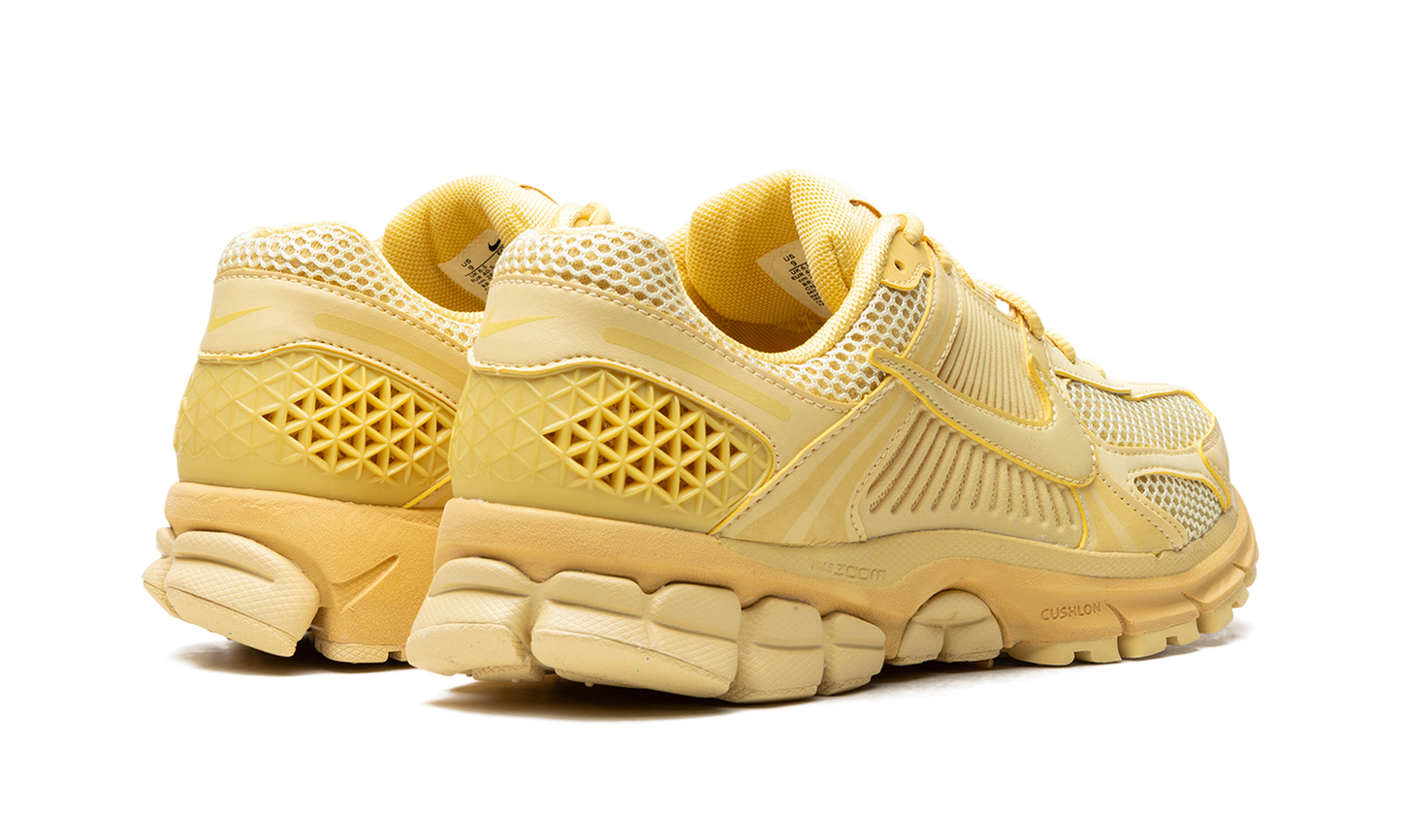 Zoom Vomero 5 "Saturn Gold"