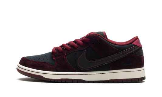 SB Dunk Low "Riot Skateshop"