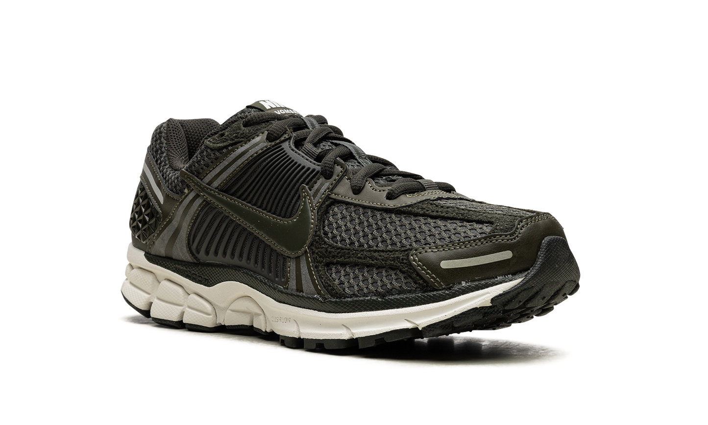 ZOOM VOMERO 5 WMNS "Sequoia"